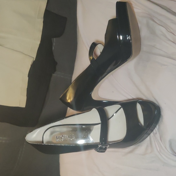 Michael Kors Patent leather Mary Jane Heels-Size 10M - Picture 4 of 8
